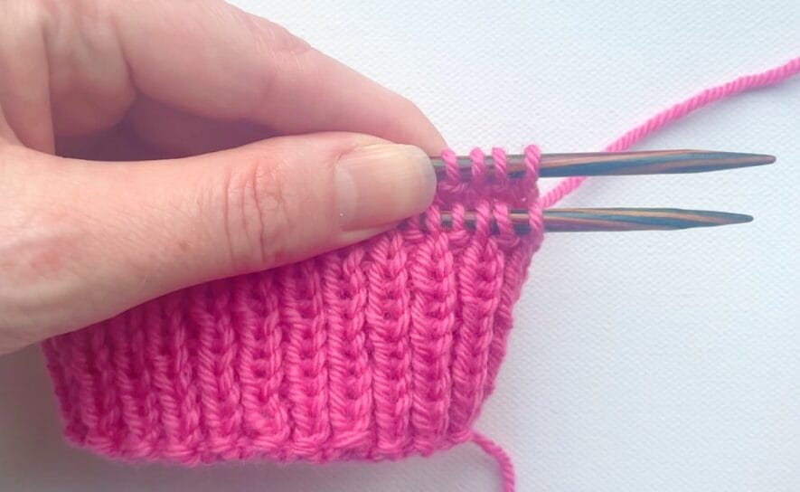 Hold the back tip with your finger and thumb after the 4th stitch