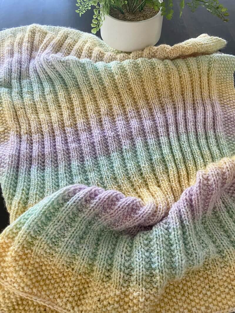 Free cartridge rib baby blanket knitting pattern by Jacqueline Henderson