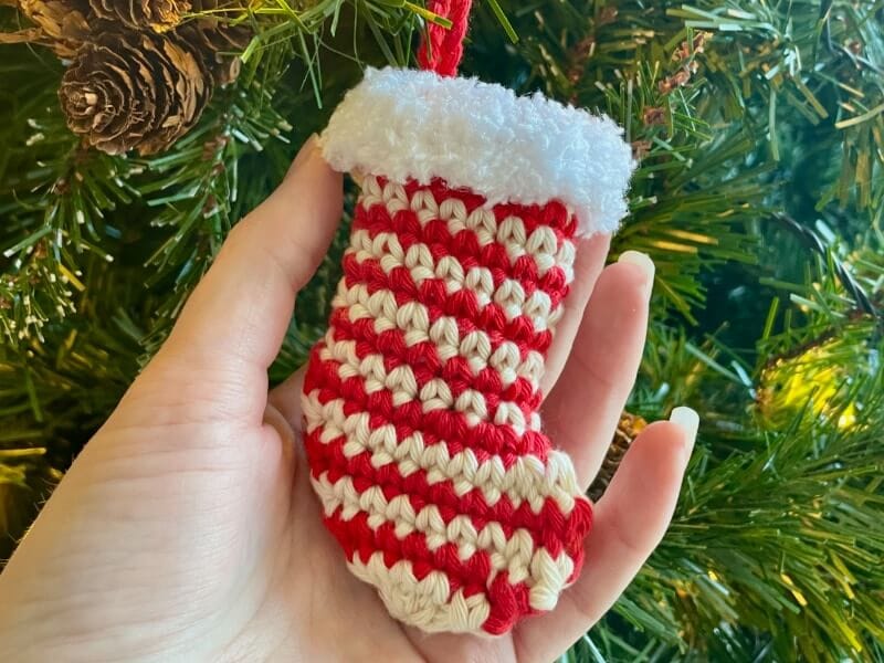 Mini Christmas stocking decoration crochet pattern
