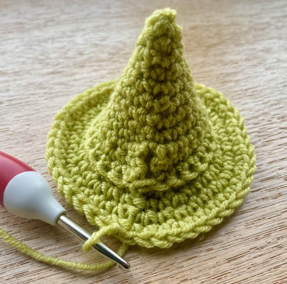 la-bubu-crochet-witch-hat-