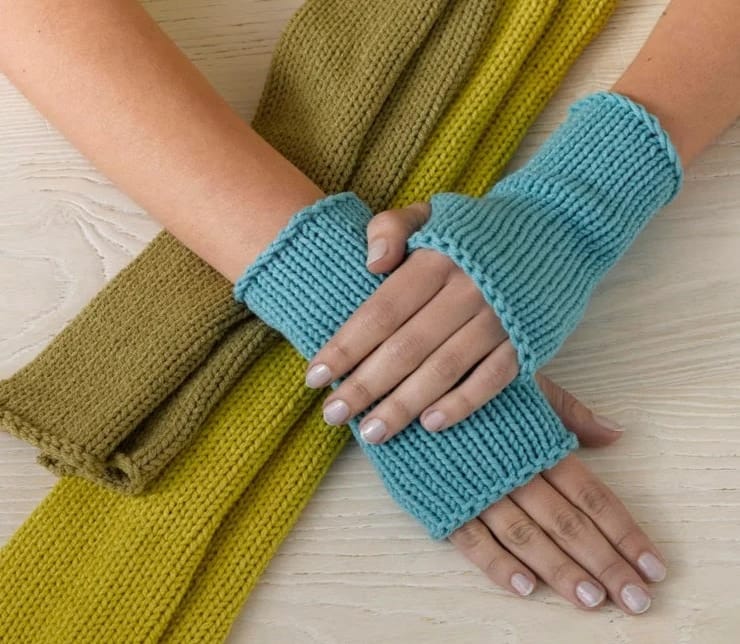 Lion Brand Phoenix gauntlets wrist warmers knitting pattern for straight needles