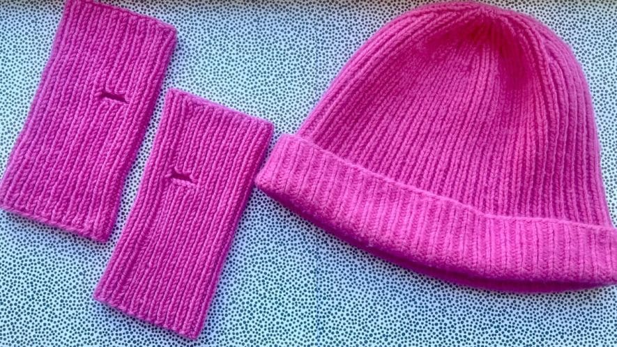 Matching pink ribbed hat and mitts free knitting pattern for DK yarn
