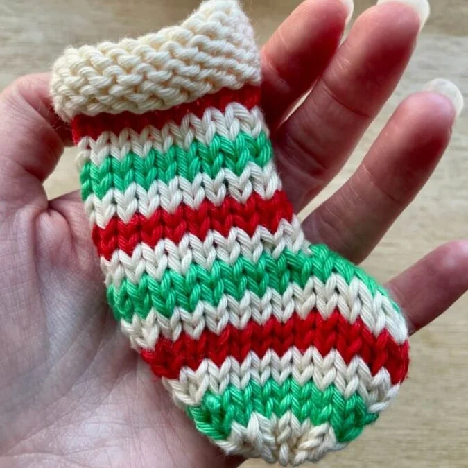 Mini Stocking Knitting Pattern Mini Stocking Garland Free Christmas