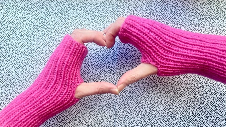 Easy ribbed mitts knitting pattern