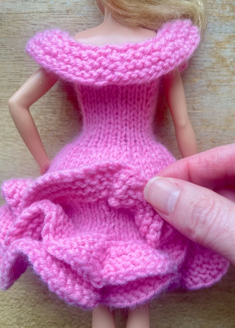 The back seams of the knitted ruffle dress