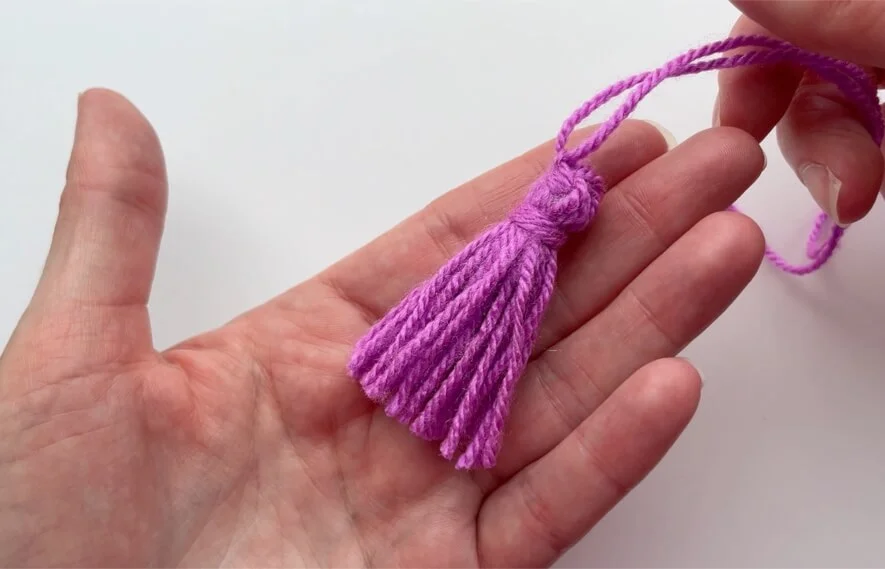 How to make a yarn tassel step by step (+ video demo) - Craft Fix