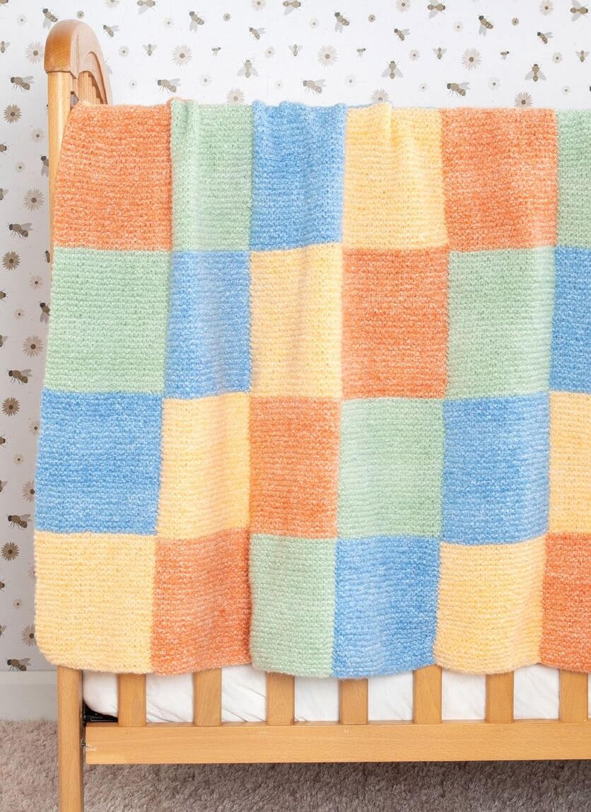 Free checkerboard baby blanket knitting pattern from Yarnspirations