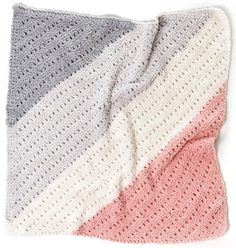 Free chunky eyelet Hug Me baby blanket knitting pattern by Yarnspirations